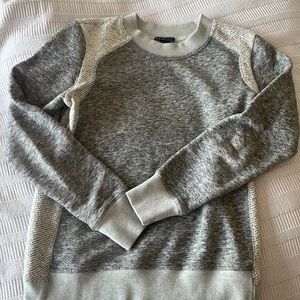 Theory sweater size small
